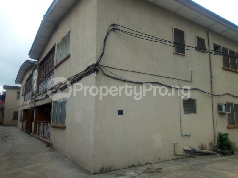 3 bedroom Flat / Apartment for rent   Toyin street Ikeja Lagos