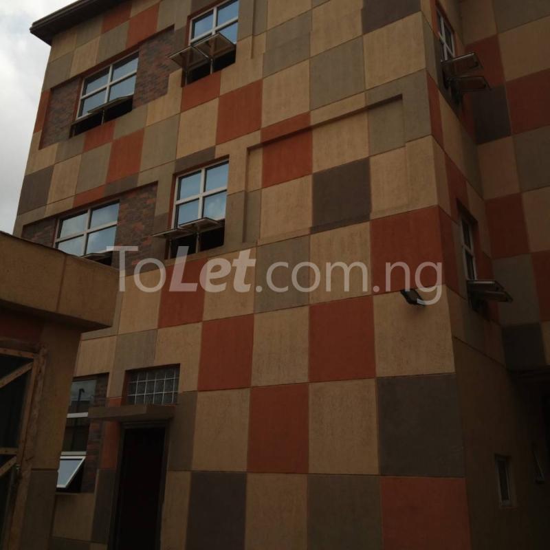 1 bedroom Flat / Apartment for rent 5 Davis Street, Abule-Oja Yaba Lagos