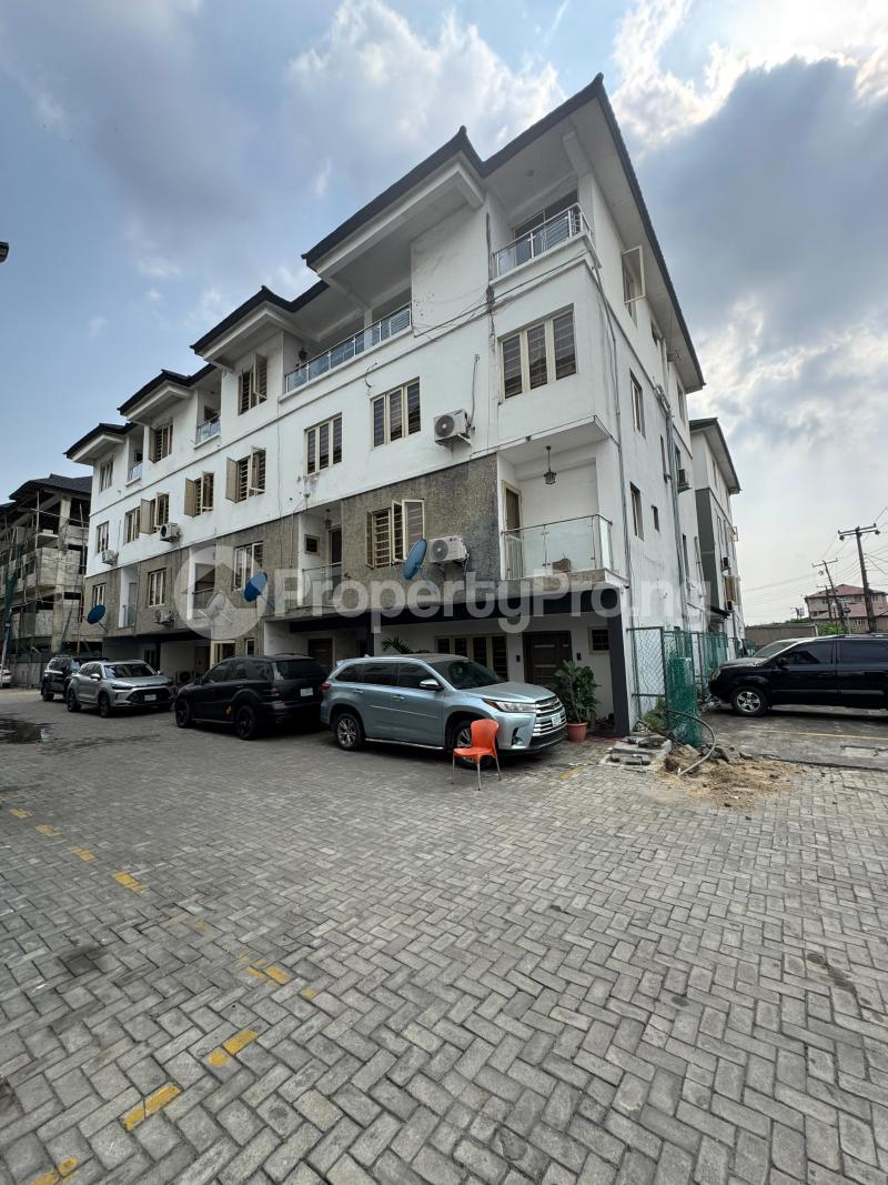 4 bedroom House for sale Surulere Lagos