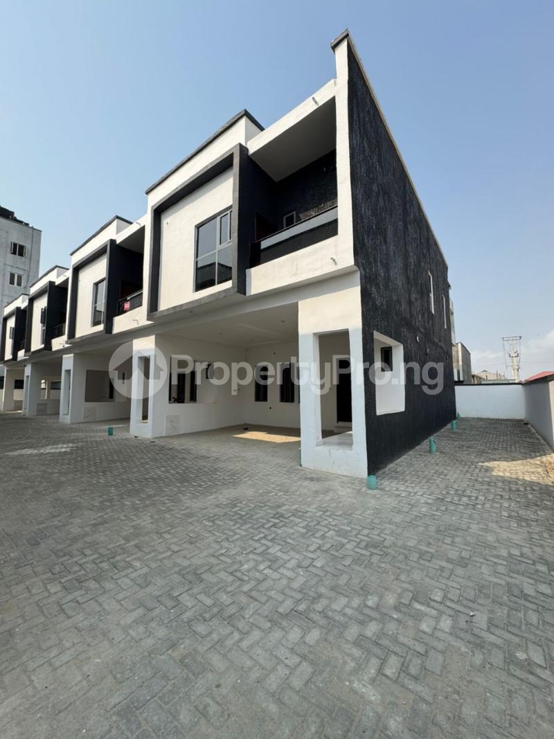 4 bedroom House for sale Alpha Beach Road Igbo-efon Lekki Lagos