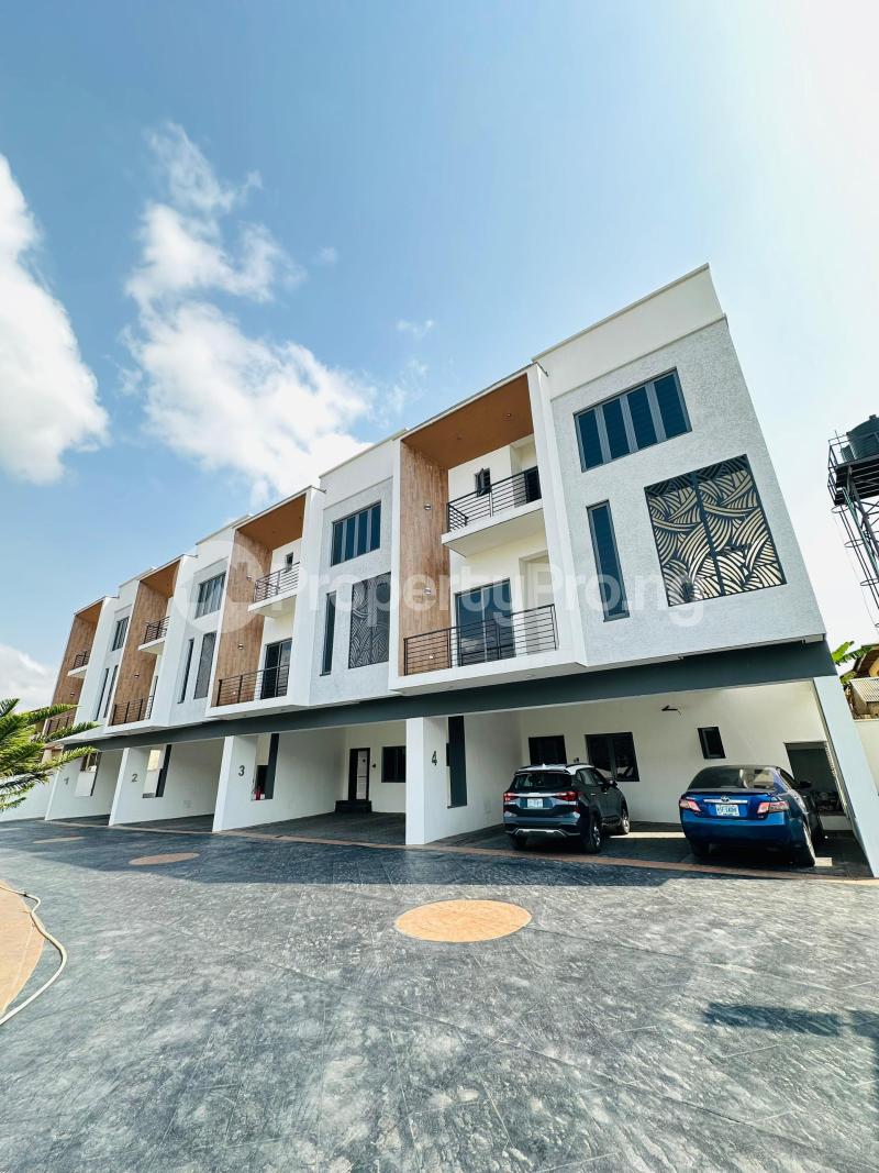 4 bedroom House for sale Close To Secretariat, Easy Access To Island Ogudu GRA Ogudu Lagos