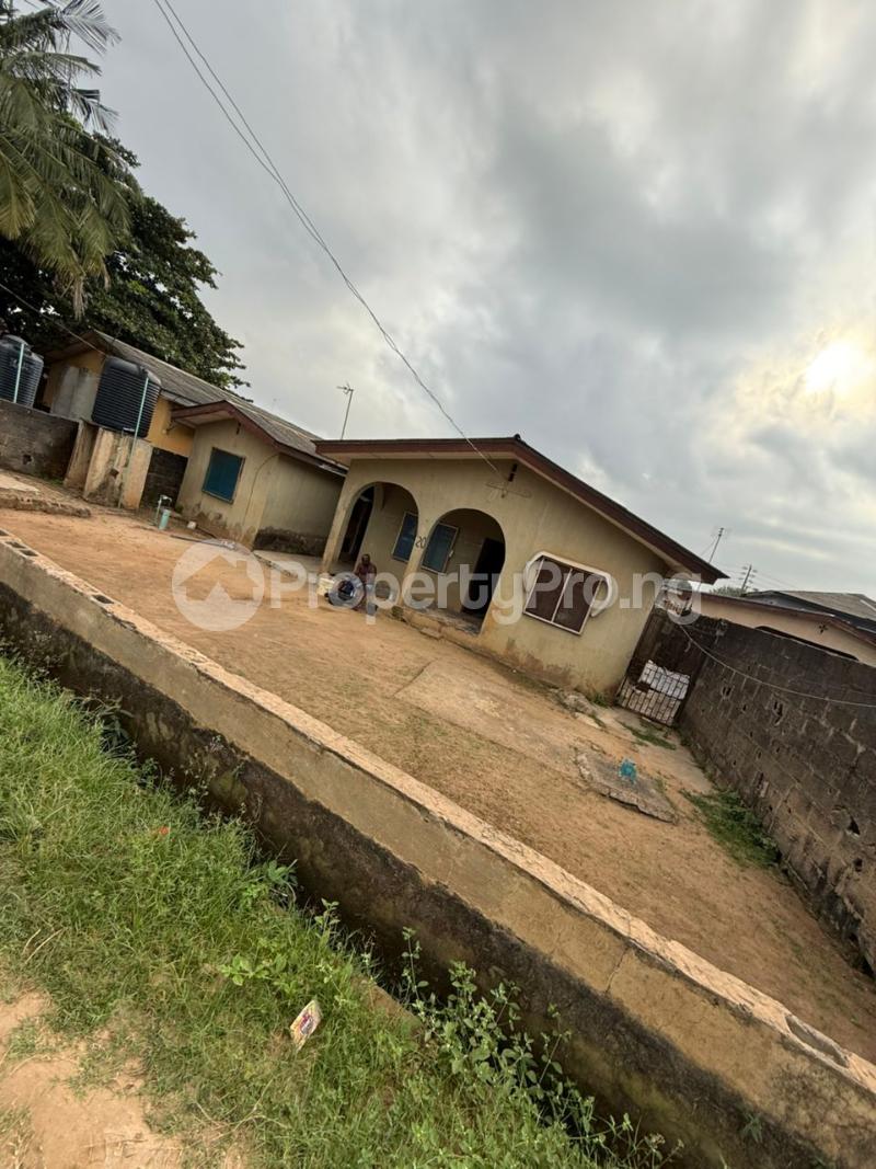 3 bedroom House for sale Off Ashipa Road Ayobo Ipaja Lagos