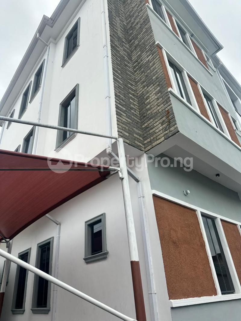 3 bedroom Flat / Apartment for sale Ogunlana Surulere Lagos