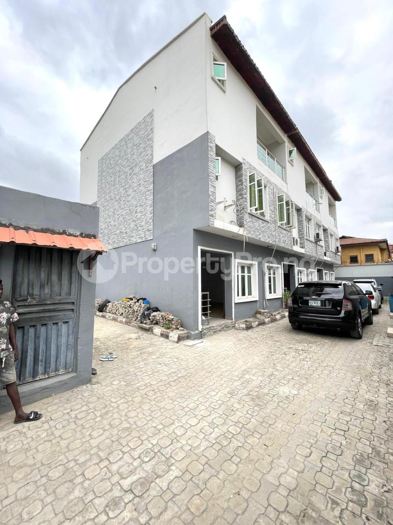4 bedroom House for sale Surulere Lagos - 0