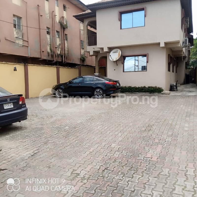 1 bedroom Flat / Apartment for rent Off Iwaya Road Onike Yaba Lagos