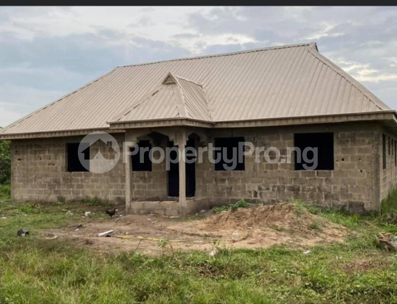 House for sale Plot 10, Adunbu Close,behind Global Hotel,itori Ewekoro Ogun State. Ewekoro Ogun - 0