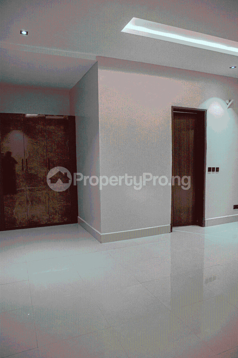 5 bedroom House for sale 4th Avenue, 3rd Close, Federal Housing Estate (malaysia Estate) Oshimili North Delta
