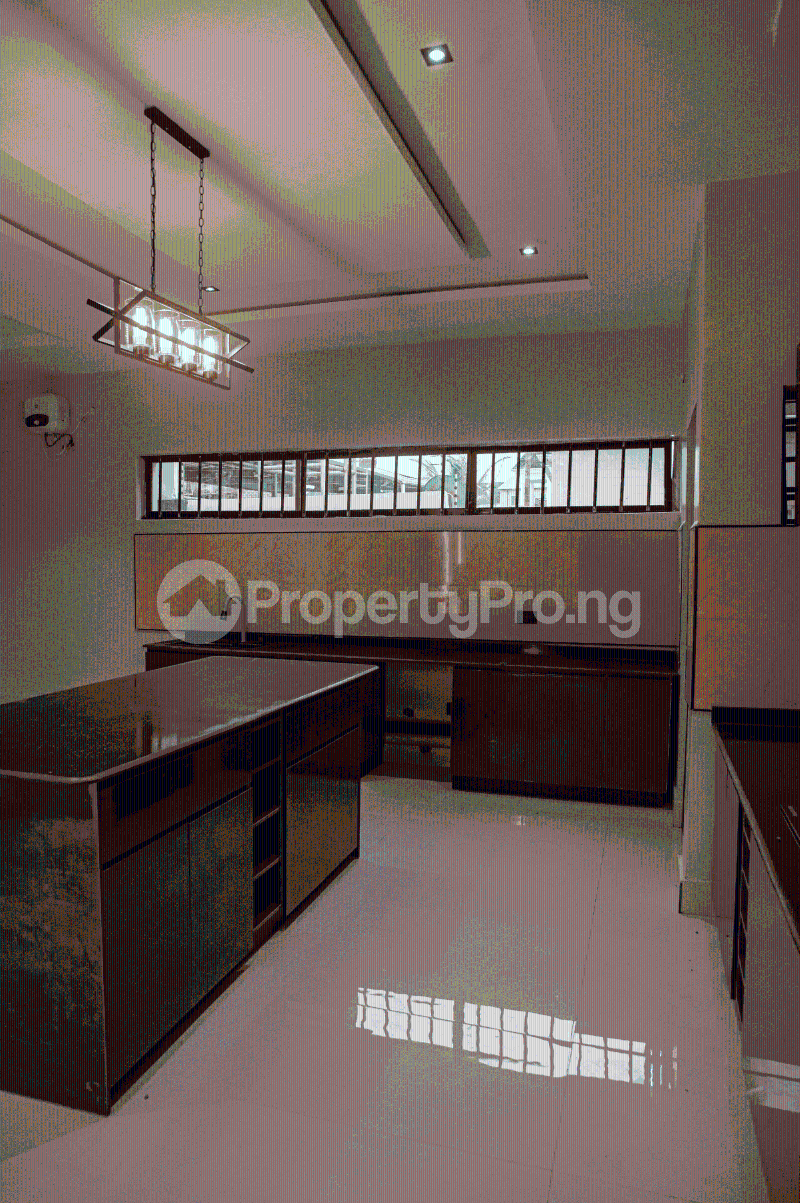 5 bedroom House for sale 4th Avenue, 3rd Close, Federal Housing Estate (malaysia Estate) Oshimili North Delta