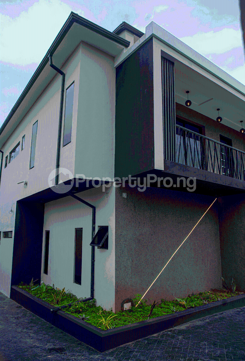 5 bedroom House for sale 4th Avenue, 3rd Close, Federal Housing Estate (malaysia Estate) Oshimili North Delta