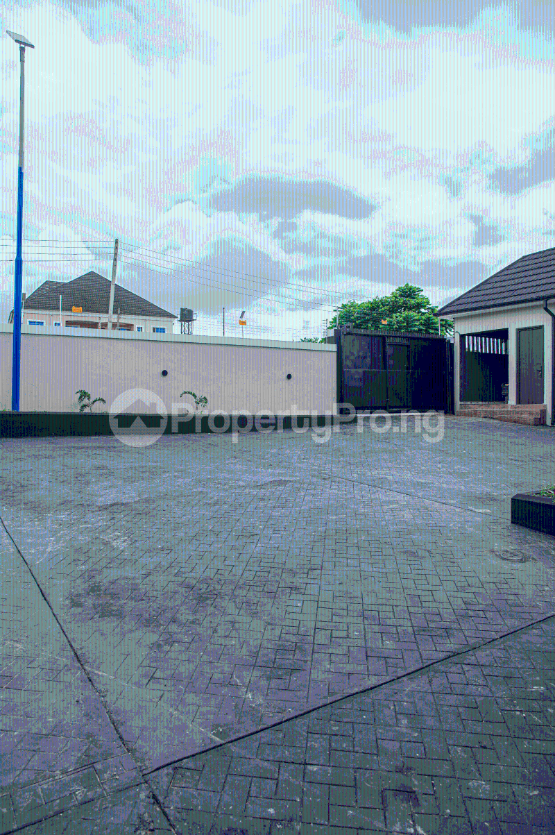 5 bedroom House for sale 4th Avenue, 3rd Close, Federal Housing Estate (malaysia Estate) Oshimili North Delta