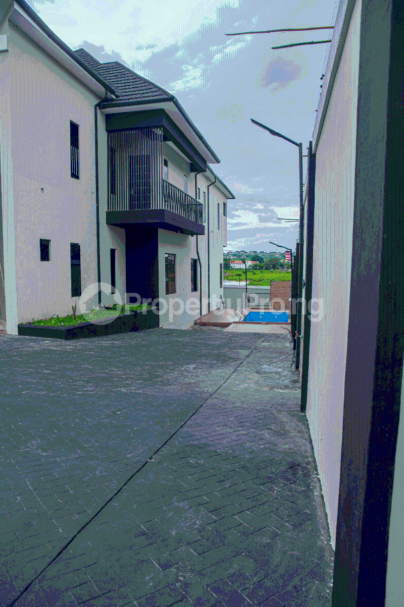 5 bedroom House for sale 4th Avenue, 3rd Close, Federal Housing Estate (malaysia Estate) Oshimili North Delta