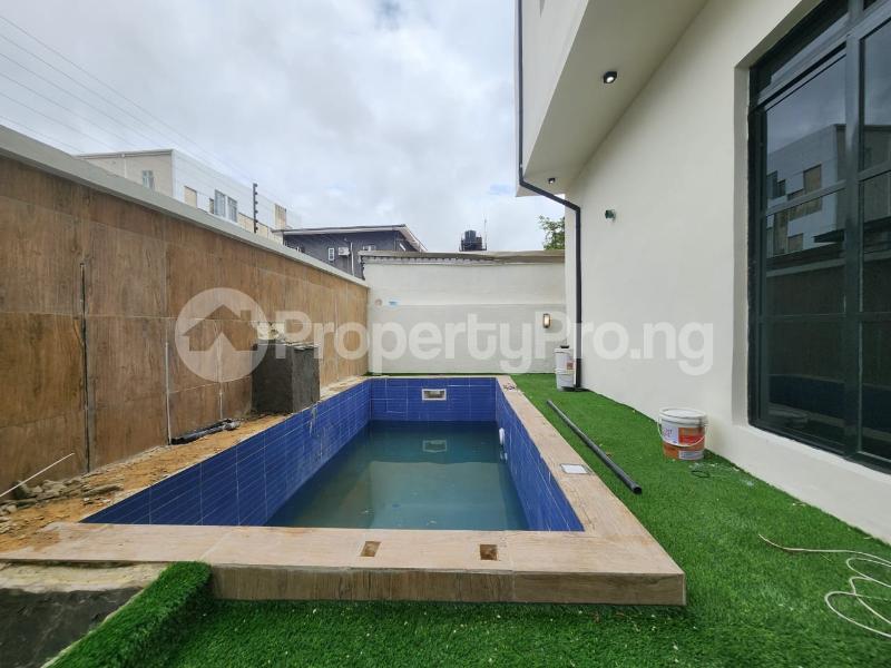 5 bedroom House for sale 2nd Toll Gate Lekki Lagos