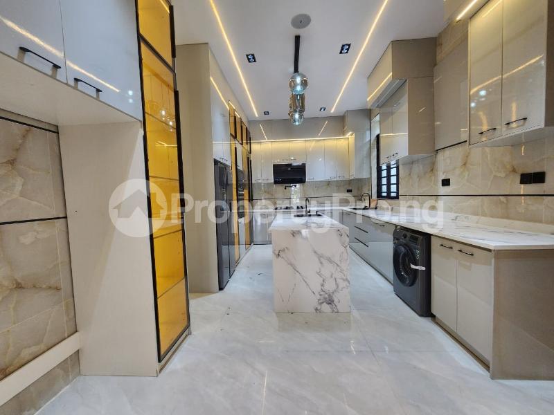 5 bedroom House for sale 2nd Toll Gate Lekki Lagos