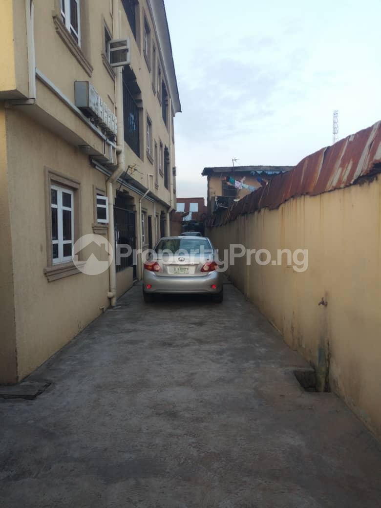 3 bedroom Flat / Apartment for rent Surulere Lagos