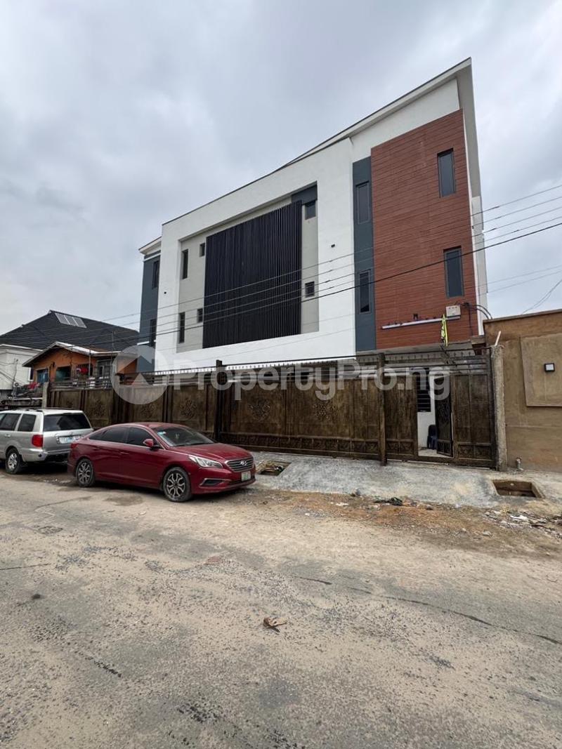 2 bedroom House for sale Surulere Lagos