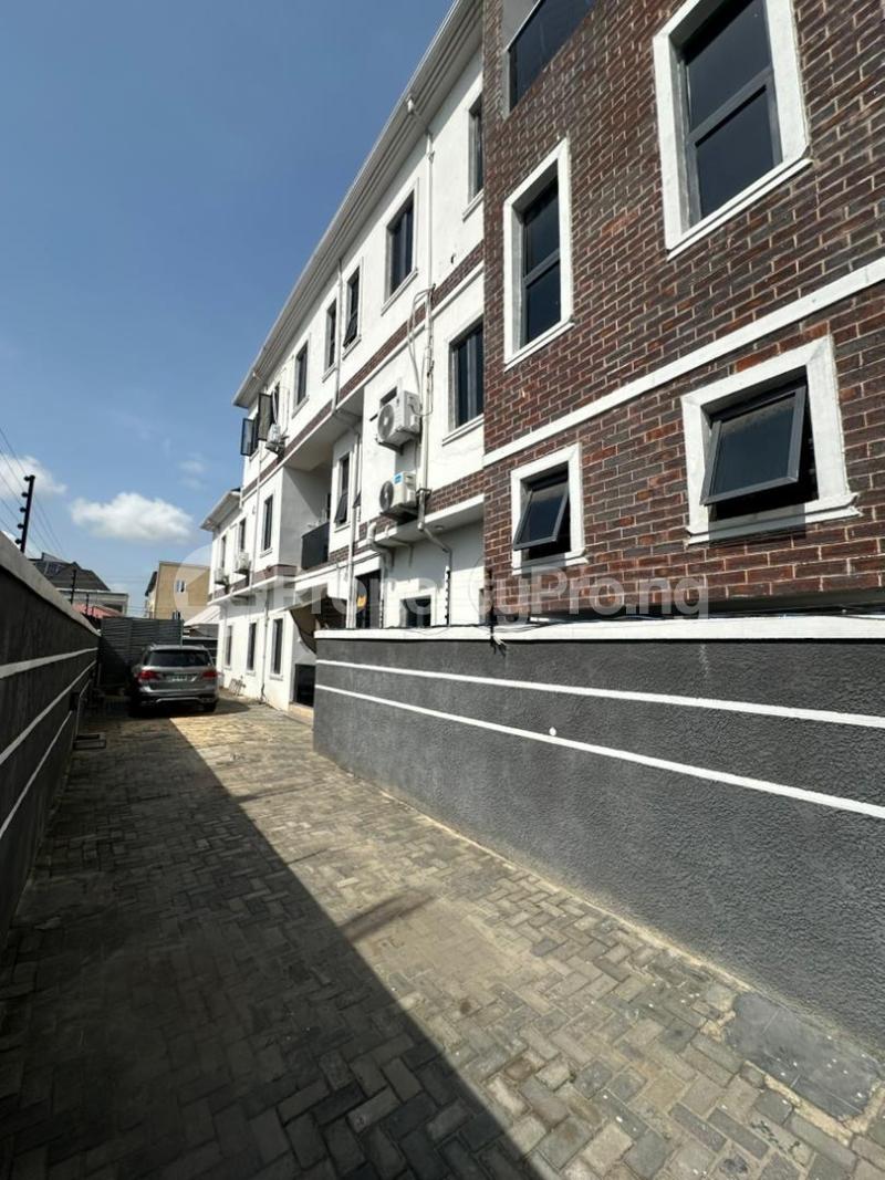 3 bedroom Flat / Apartment for rent Ologolo Lekki Lagos