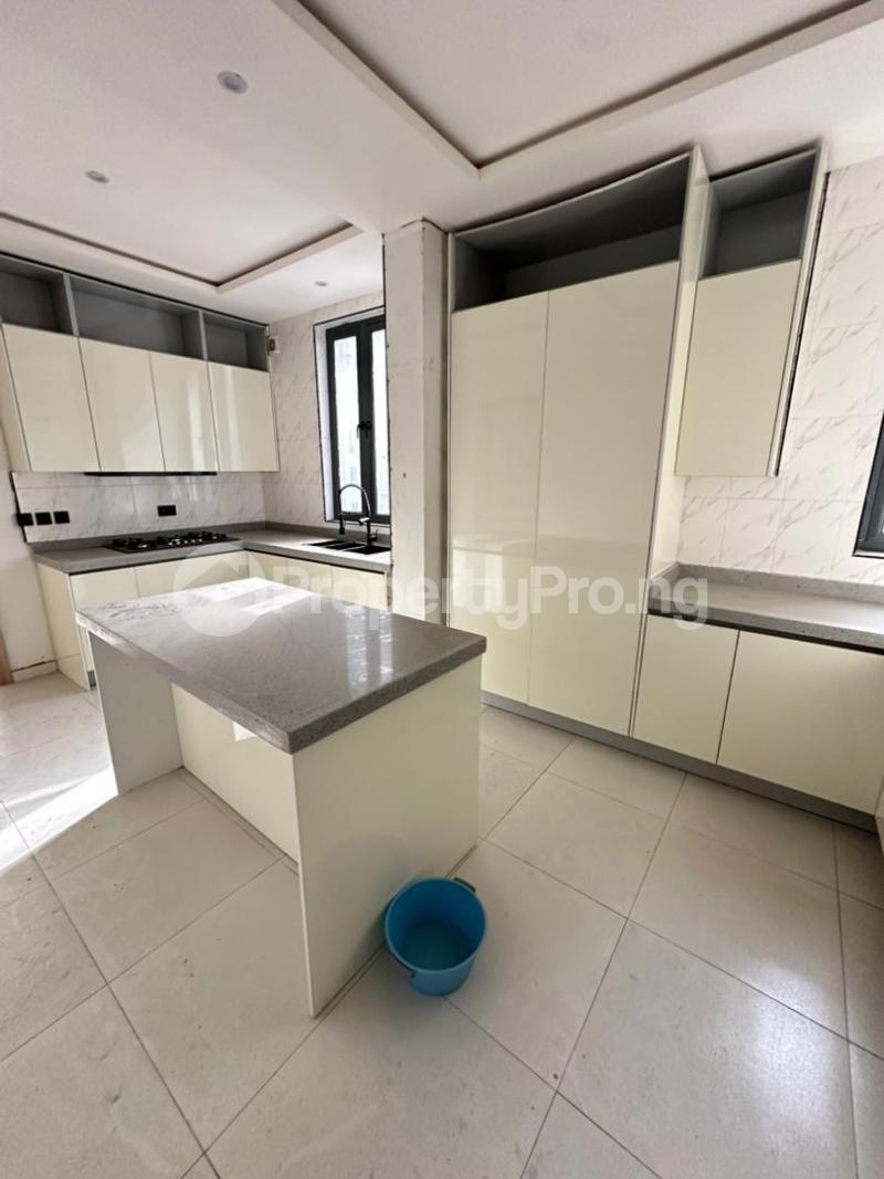 3 bedroom Flat / Apartment for sale Off Durosinmi Etti Lekki Phase 1 Lekki Lagos