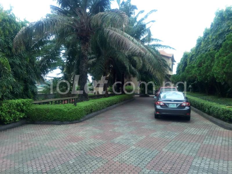 3 bedroom Flat / Apartment for rent   Opebi Ikeja Lagos