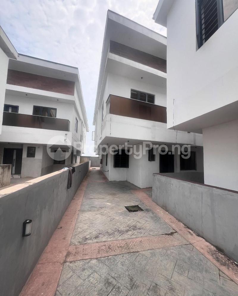 4 bedroom House for sale Ologolo Lekki Lagos