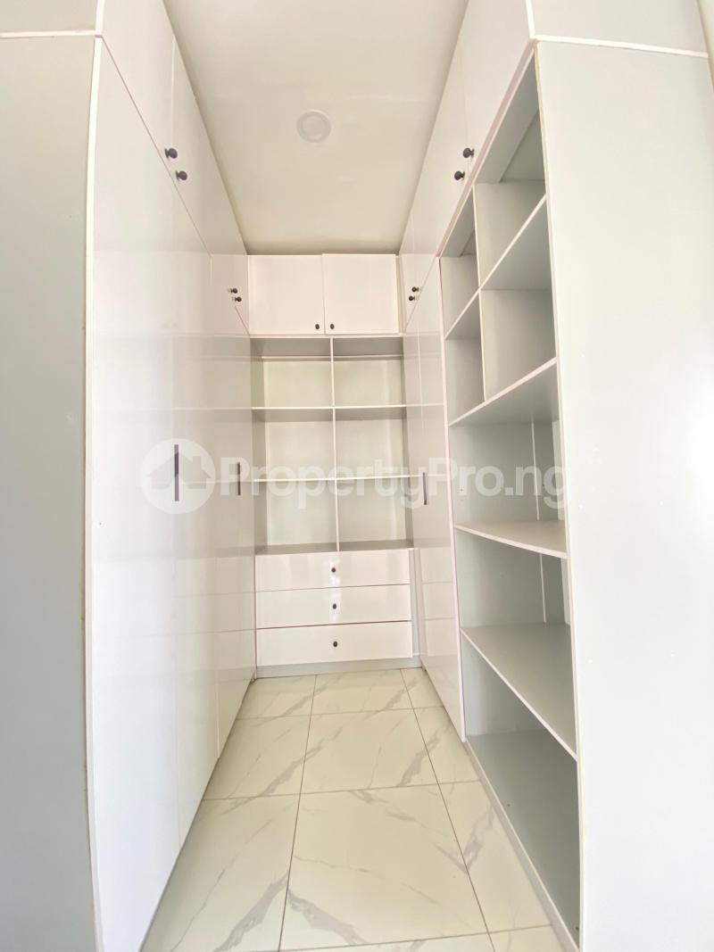 4 bedroom Flat / Apartment for sale Ikota Gra Ajah Lagos