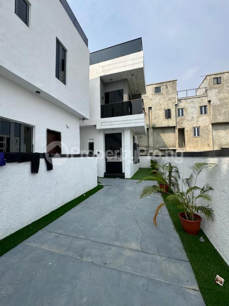 5 bedroom House for rent Ologolo Lekki Lagos