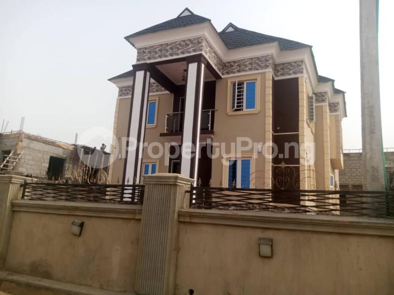 5 bedroom House for sale Arapaja Akala Express Ibadan Oyo