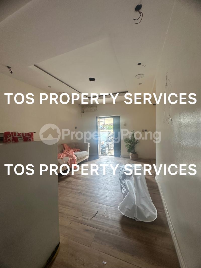 Commercial Property for rent Sabo Alagomeji, Yaba, Lagos. Alagomeji Yaba Lagos