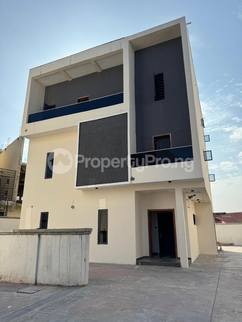 4 bedroom House for sale Along Lekki Expressway Lekki Lagos