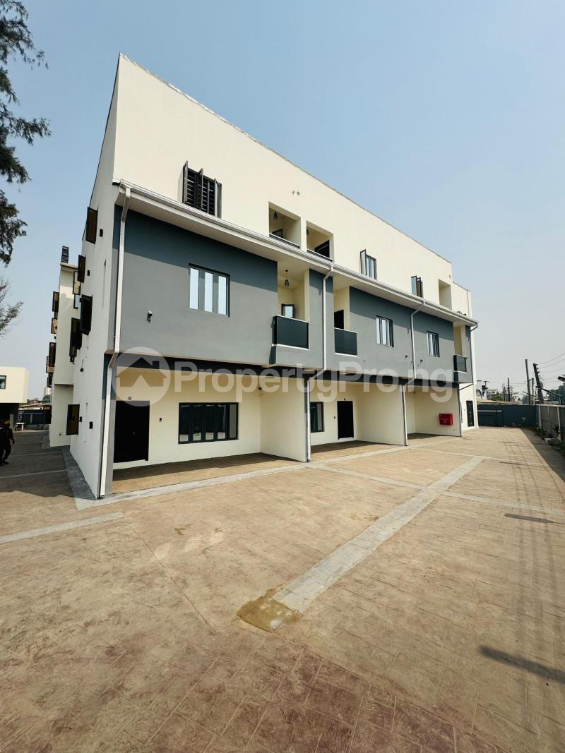 4 bedroom House for sale Surulere Lagos