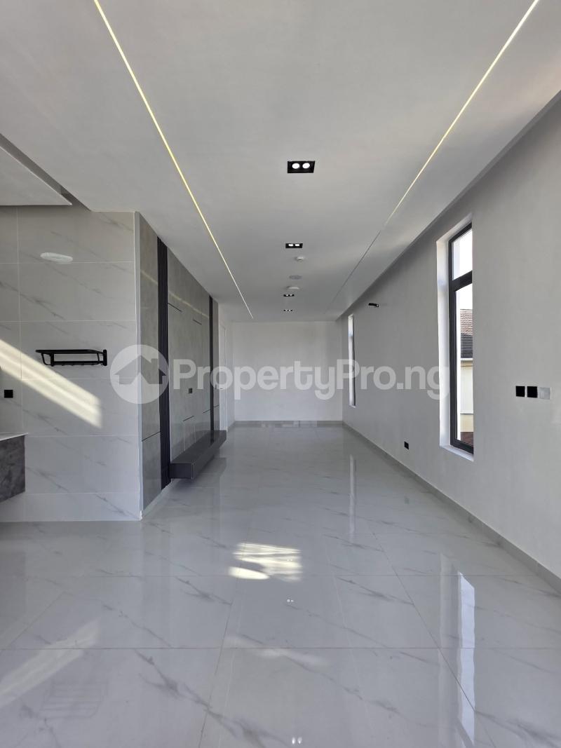 5 bedroom House for sale chevron Lekki Lagos