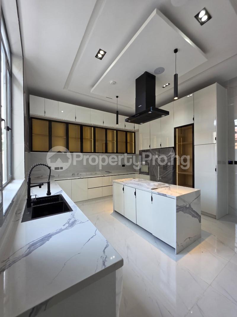 5 bedroom House for sale chevron Lekki Lagos