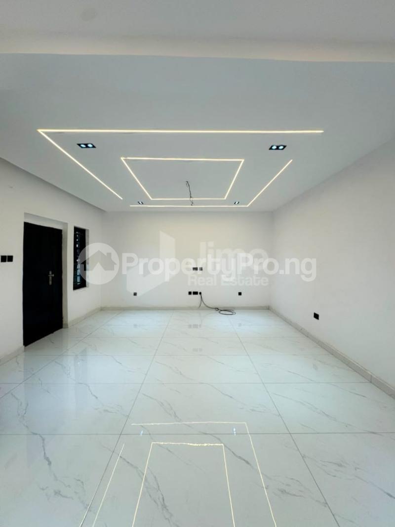 3 bedroom Flat / Apartment for sale Akoka Yaba Lagos