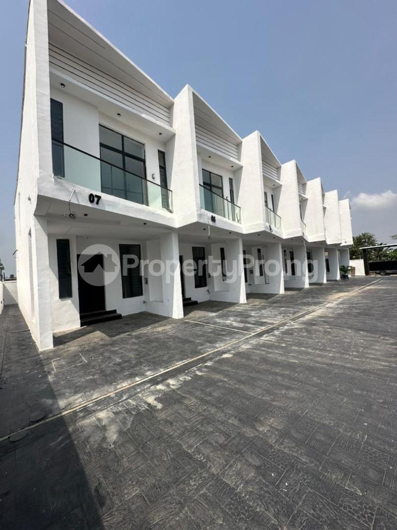 4 bedroom House for sale Abraham Adesanya, Ajah Lagos