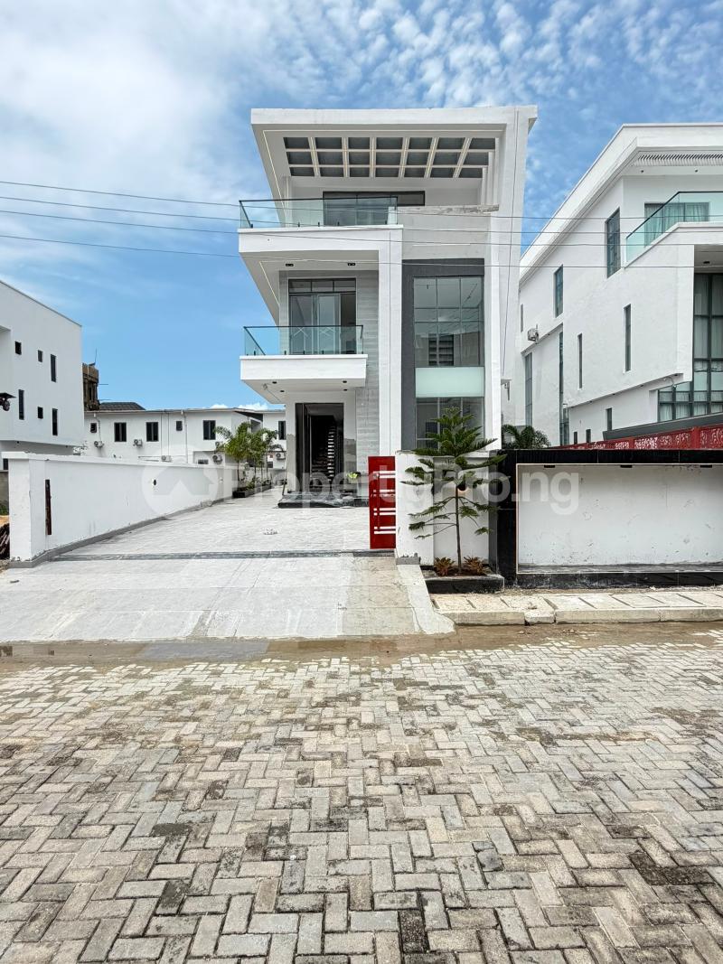 5 bedroom House for sale In A Secure Estate In Osapa london Lekki Lagos