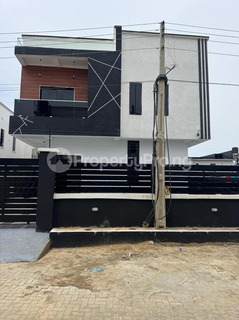 5 bedroom House for sale In A Secure Estate In Orchid Lekki Lagos