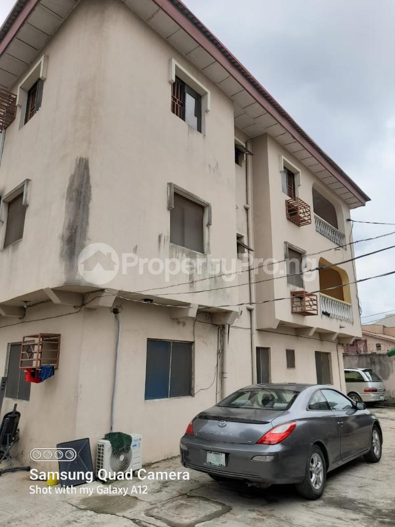 3 bedroom House for sale Taiwo Shoremekun Street Canal Estate Ago palace Okota Lagos
