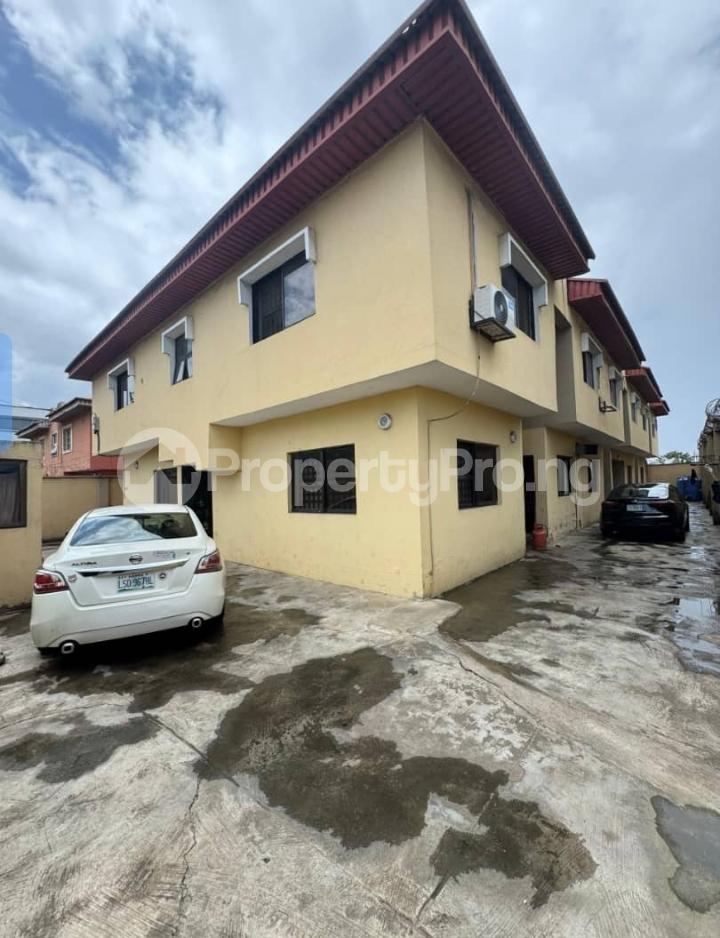 4 bedroom House for sale Magodo Phase 1 Lagos Surulere Lagos
