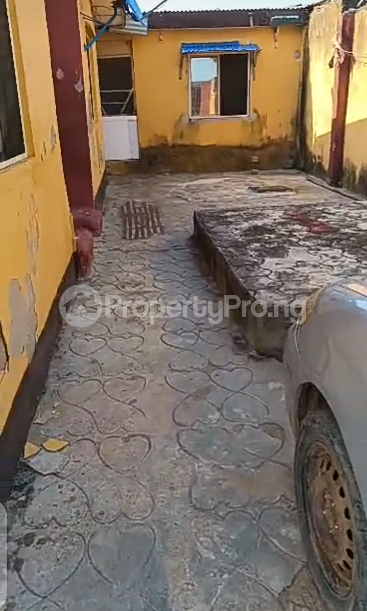 House for sale Bungalow Axis Jakande Estate Isolo Lagos