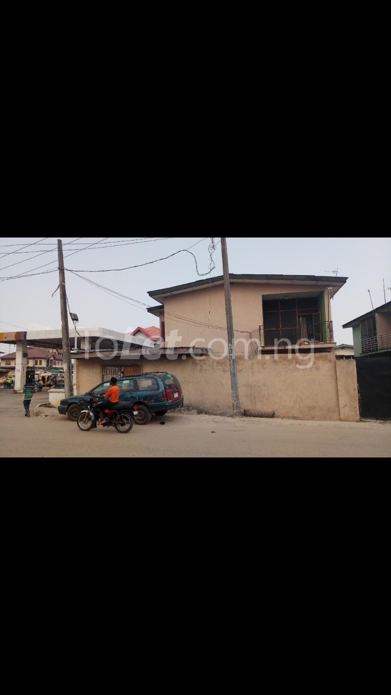 4 bedroom House for sale Beside Oando Filling Station. Iwaya Yaba Lagos