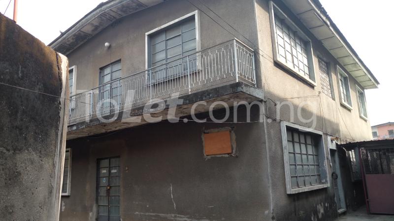 4 bedroom Flat / Apartment for sale Off Sabo, Yaba. Alagomeji Yaba Lagos