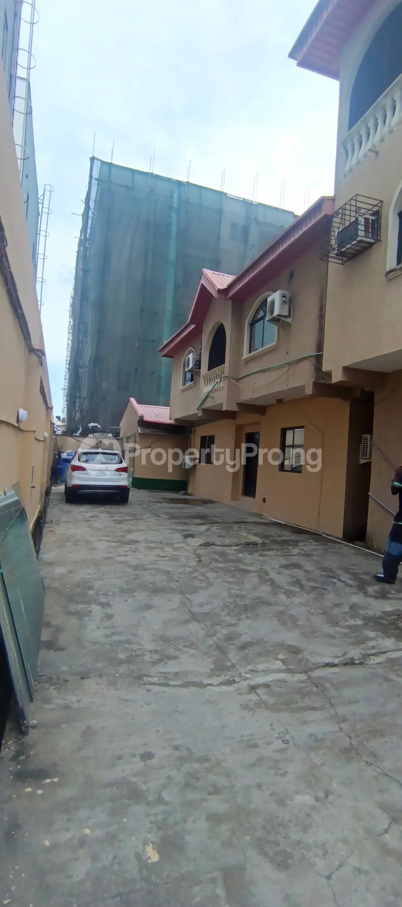1 bedroom Flat / Apartment for rent Off Adebayo Doherty Street Lekki Phase 1 Lekki Lagos