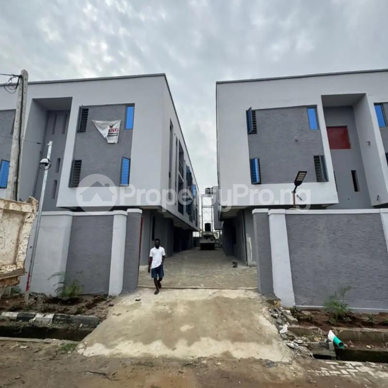 2 bedroom Flat / Apartment for sale Off Spg Road Ologolo Lekki Lagos