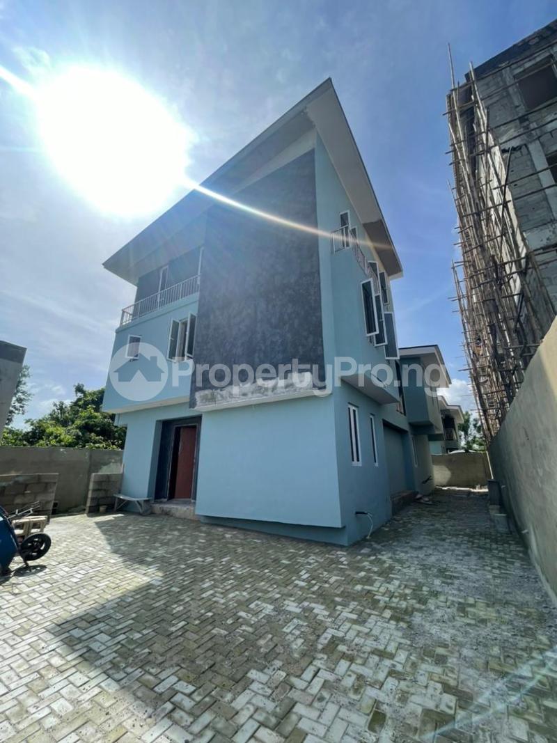 5 bedroom House for sale Monastery road Sangotedo Lagos