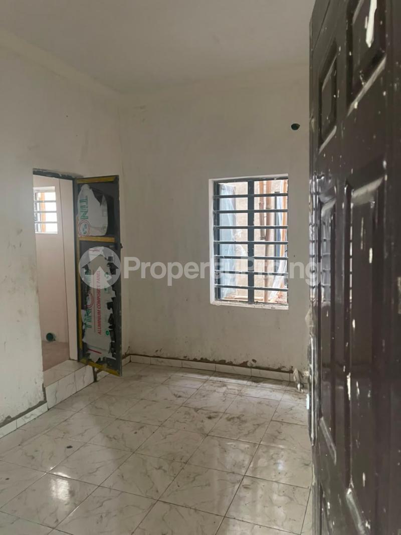 2 bedroom House for rent Mende Maryland Lagos