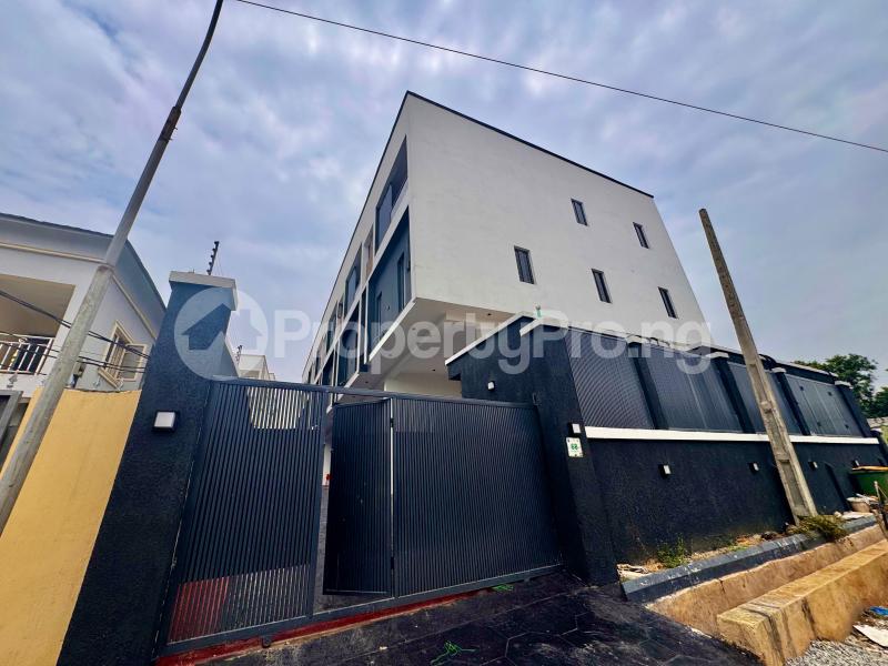 4 bedroom House for sale In A Call To Access Estate Within Jesu Oyingbo, Behind Shonibare Estate, Off Mobolaji Bank Anthony Way, Maryland Maryland Lagos