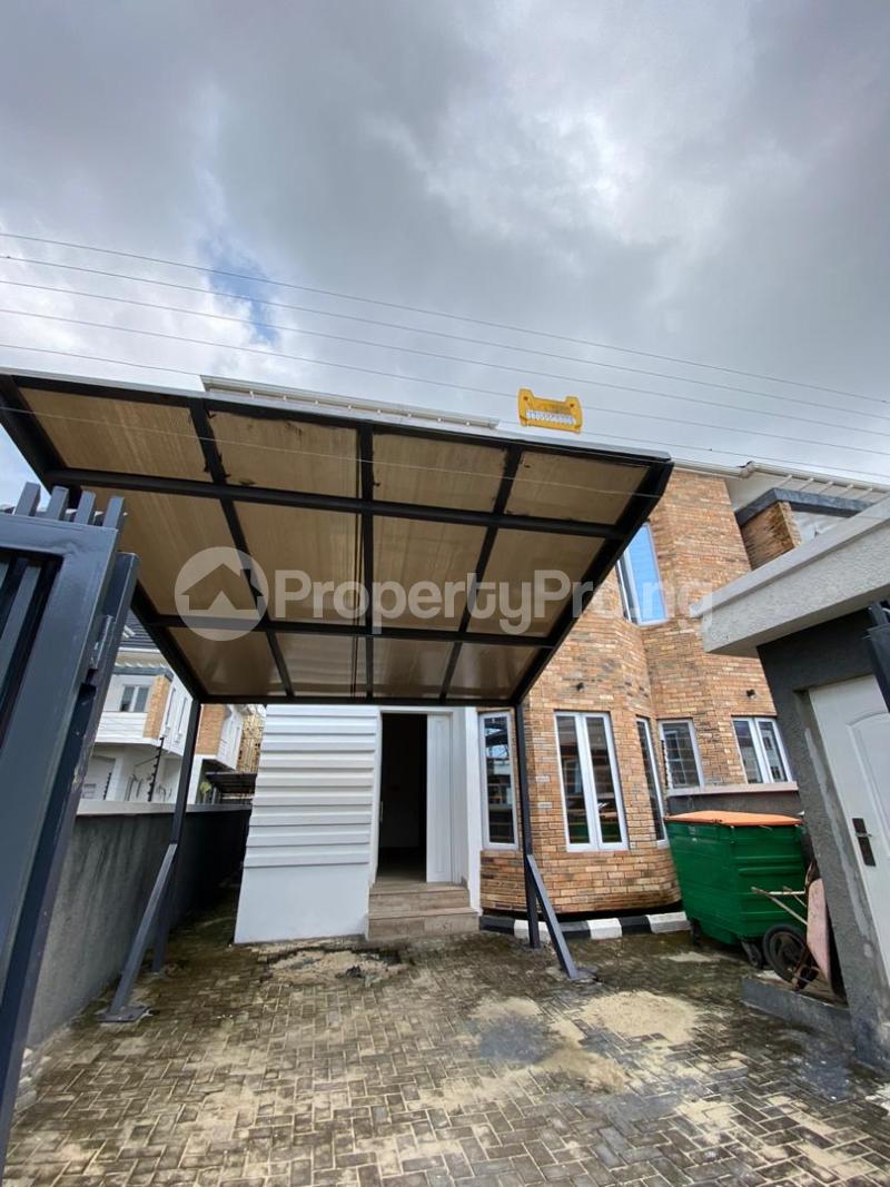 4 bedroom House for sale Chevron Drive. Lekki Lagos