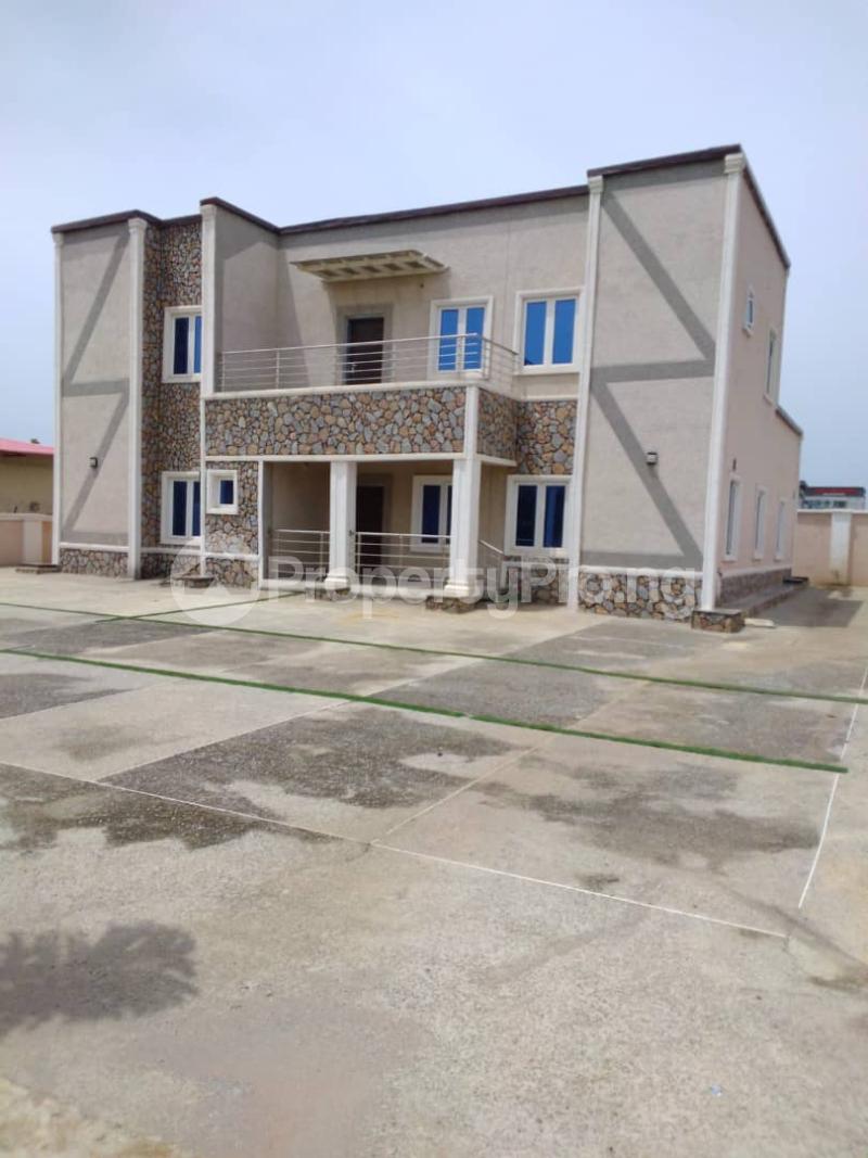 4 bedroom House for sale Fha Airport Road, Lugbe Abuja