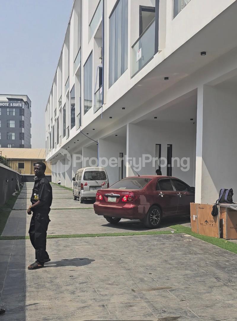 4 bedroom House for rent Osapa Jakande Lekki Lagos