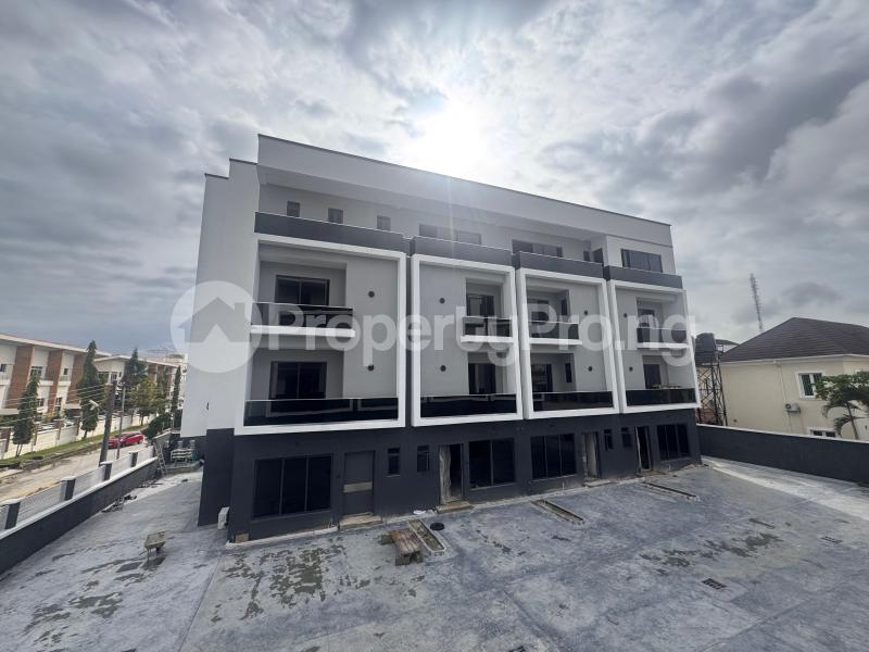 4 bedroom House for rent 1st Roundabout Lekki Lagos