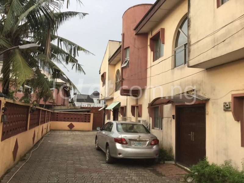 4 bedroom House for rent Along Maryland Shopping Mall Shoprite Mende Maryland Lagos